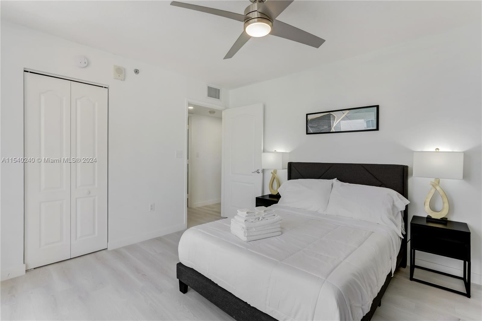 1200 Brickell Bay Dr 2424, Miami, Florida 33131, 3 Bedrooms Bedrooms, ,2 BathroomsBathrooms,Residential,For Sale,1200 Brickell Bay Dr 2424,A11540240