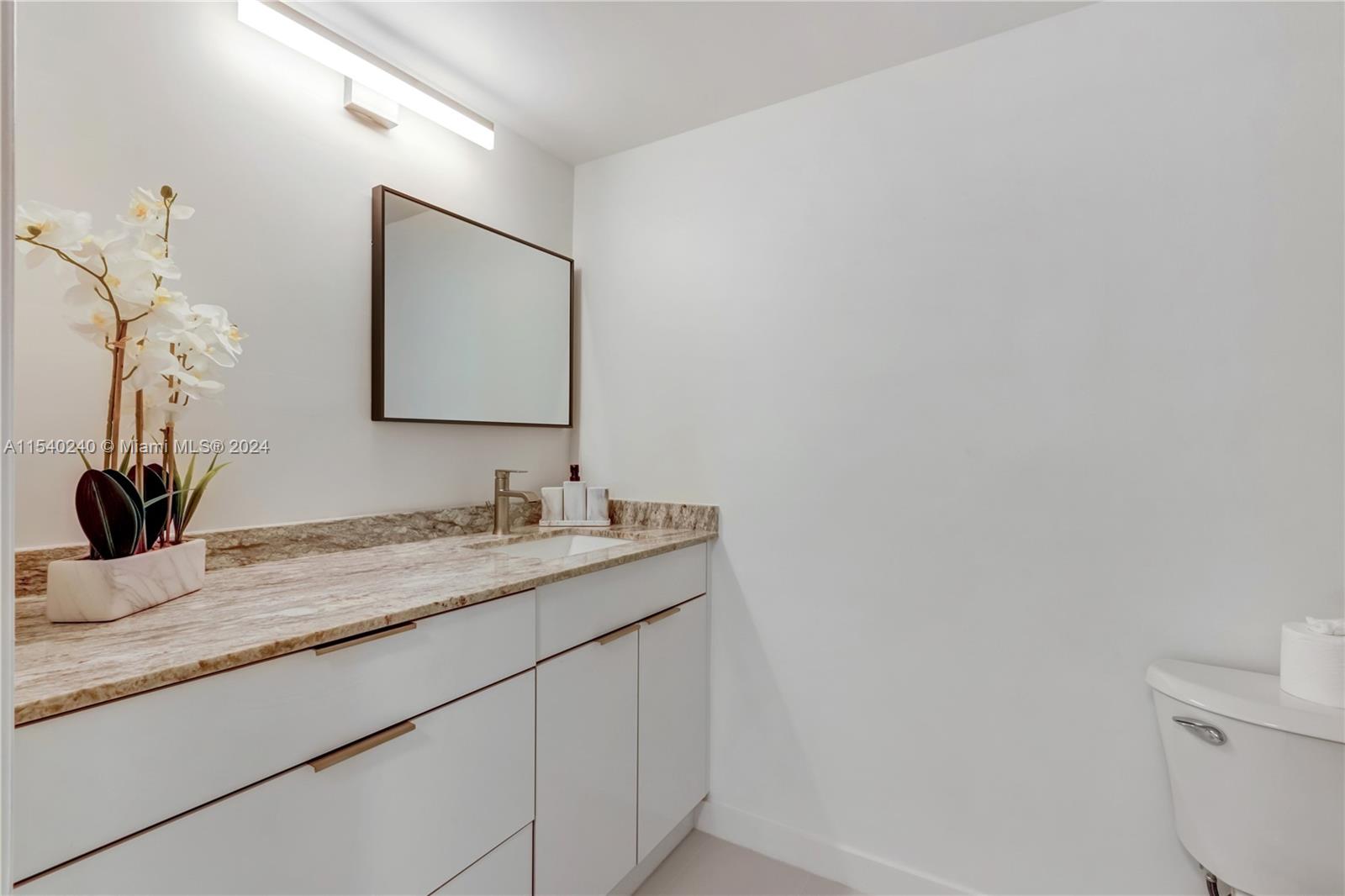 1200 Brickell Bay Dr 2424, Miami, Florida 33131, 3 Bedrooms Bedrooms, ,2 BathroomsBathrooms,Residential,For Sale,1200 Brickell Bay Dr 2424,A11540240