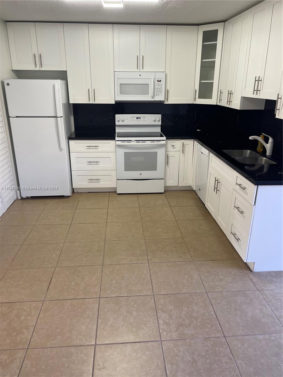 1369 123rd Ave, Pembroke Pines, FL, 33026 United States, 2 Bedrooms Bedrooms, ,2 BathroomsBathrooms,Residential,For Sale,123rd Ave,A11541256