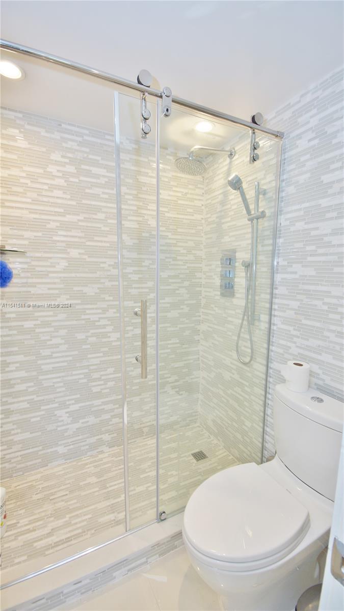100 Bayview Dr 308, Sunny Isles Beach, Florida 33160, 2 Bedrooms Bedrooms, ,2 BathroomsBathrooms,Residentiallease,For Rent,100 Bayview Dr 308,A11541511