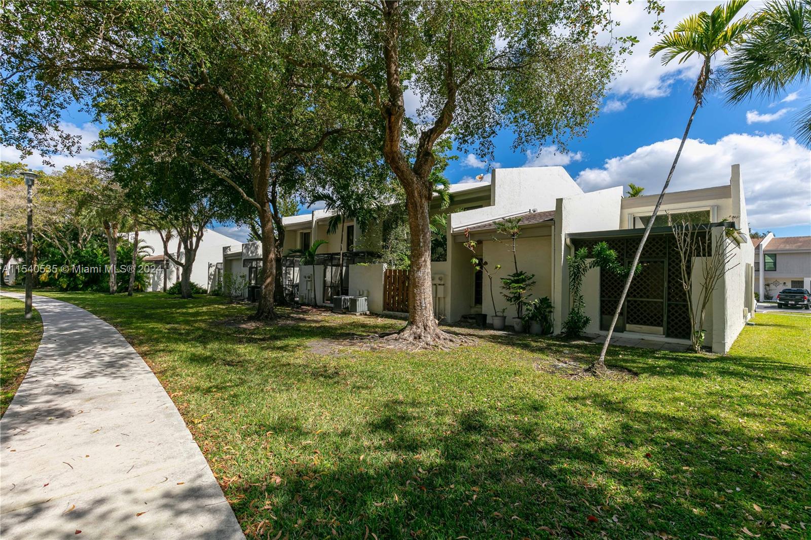 1144 98th Ter, Pembroke Pines, FL, 33024 United States, 2 Bedrooms Bedrooms, ,2 BathroomsBathrooms,Residential,For Sale,98th Ter,A11540535