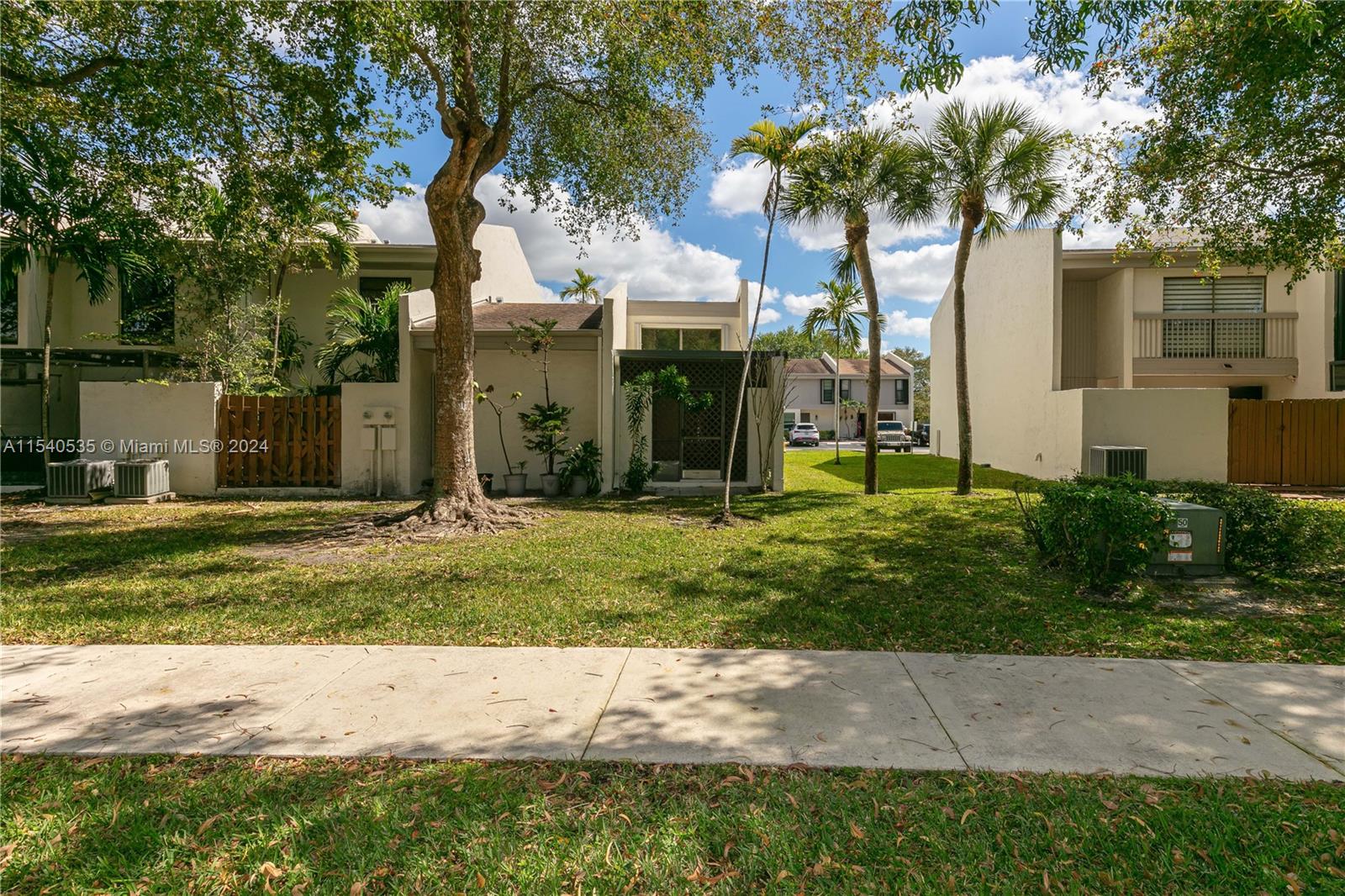 1144 98th Ter, Pembroke Pines, FL, 33024 United States, 2 Bedrooms Bedrooms, ,2 BathroomsBathrooms,Residential,For Sale,98th Ter,A11540535