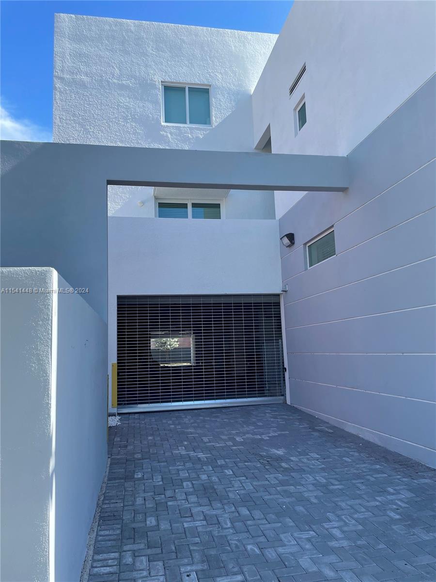 5 5th st 1, Miami, Florida 33130, 1 Bedroom Bedrooms, ,2 BathroomsBathrooms,Residentiallease,For Rent,5 5th st 1,A11541448