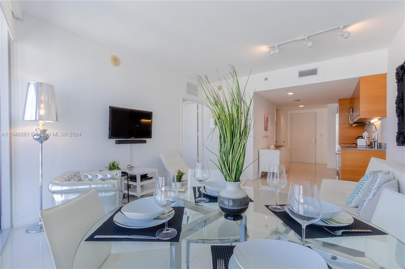 495 Brickell Ave 5408, Miami, Florida 33131, 1 Bedroom Bedrooms, ,1 BathroomBathrooms,Residential,For Sale,495 Brickell Ave 5408,A11540261