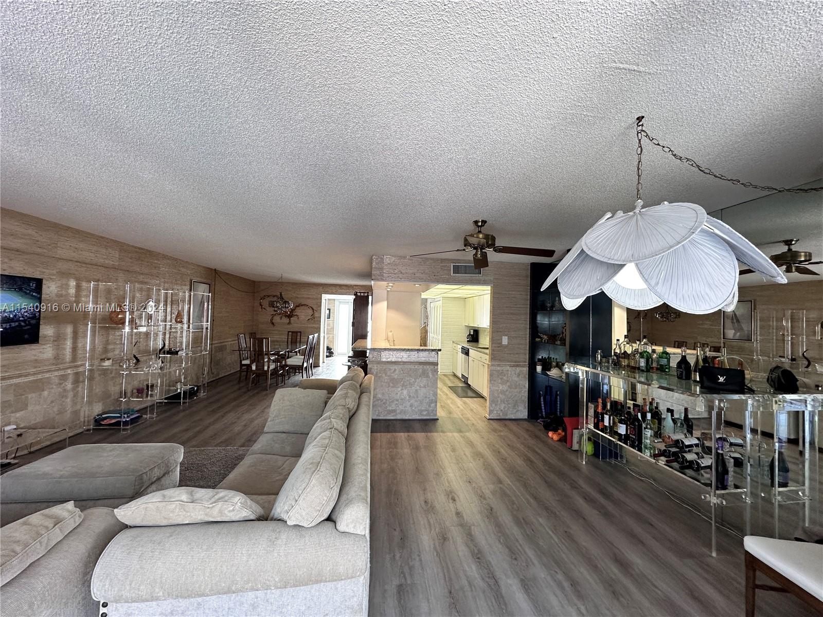 2217 NE 7th St 21, Hallandale Beach, Florida 33009, 3 Bedrooms Bedrooms, ,2 BathroomsBathrooms,Residential,For Sale,2217 NE 7th St 21,A11540916