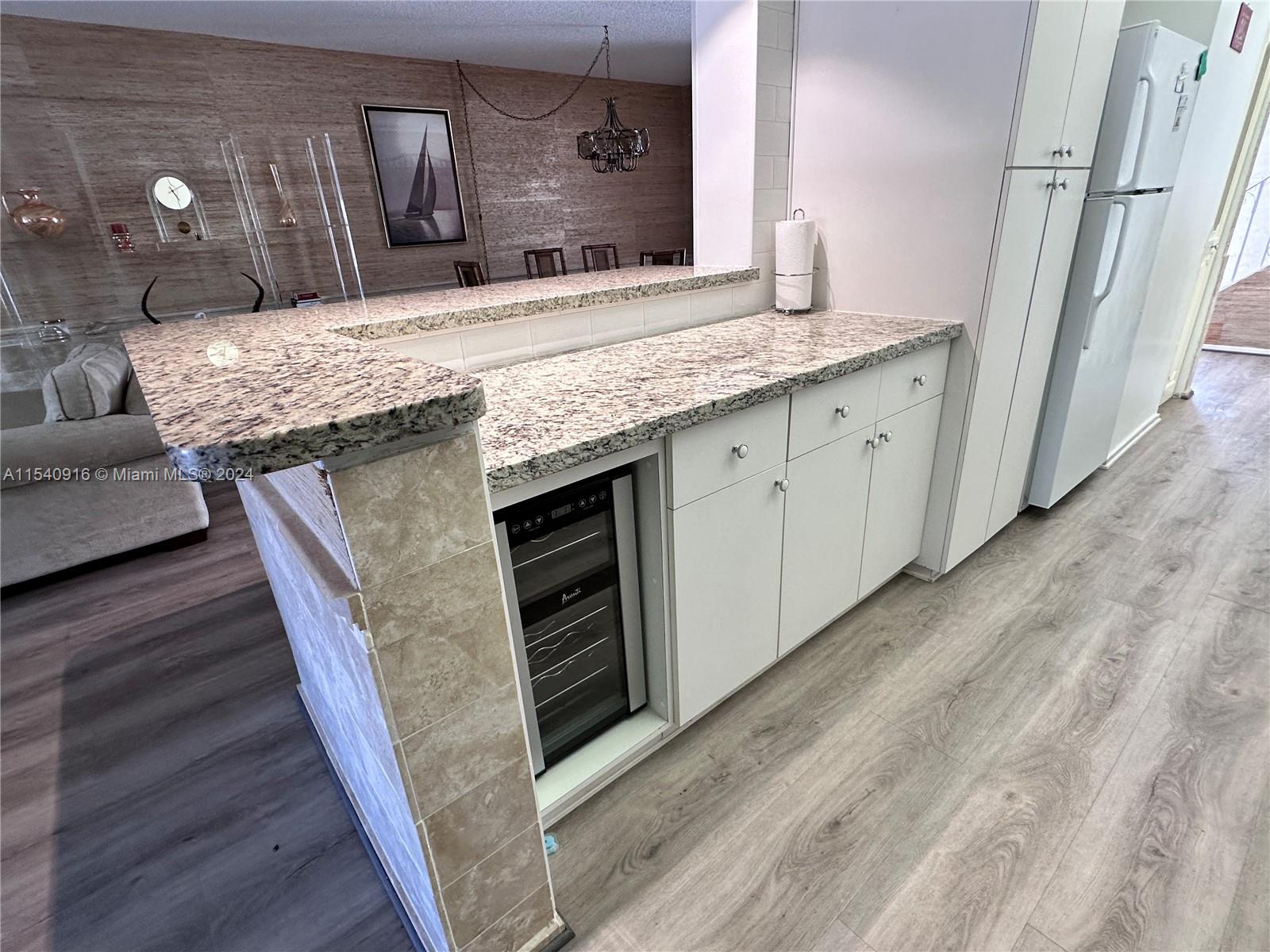 2217 NE 7th St 21, Hallandale Beach, Florida 33009, 3 Bedrooms Bedrooms, ,2 BathroomsBathrooms,Residential,For Sale,2217 NE 7th St 21,A11540916