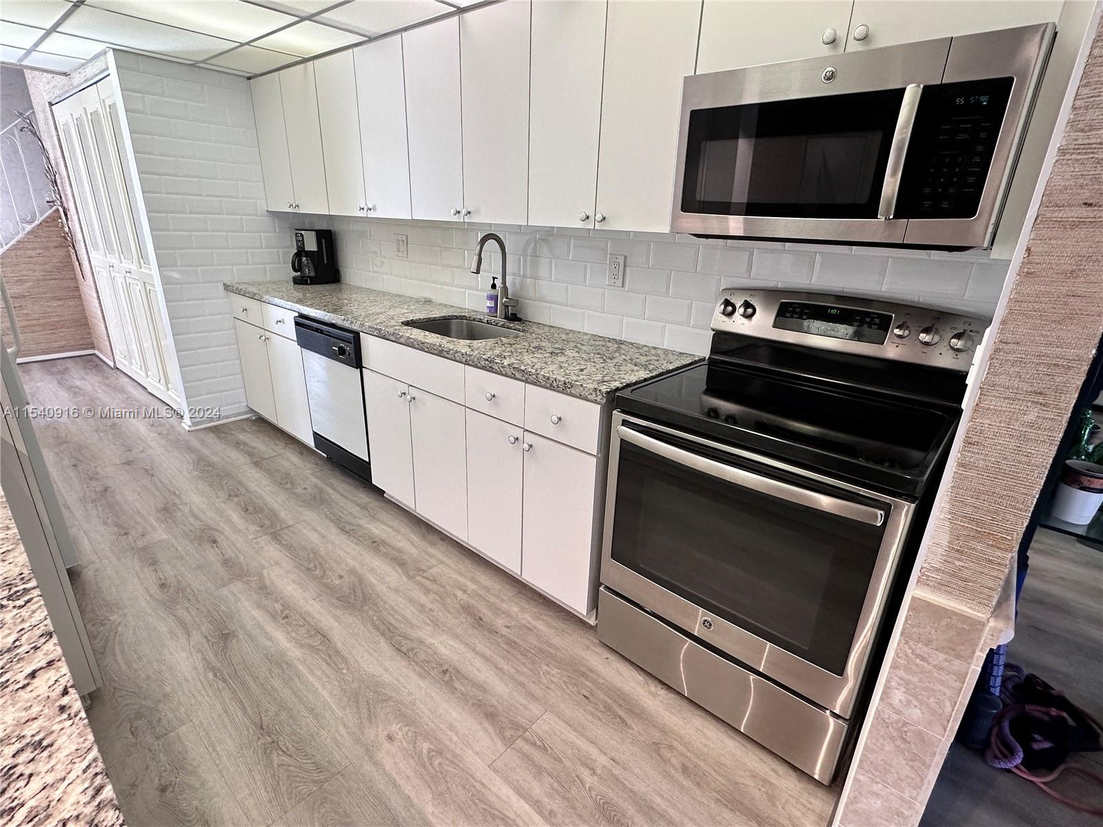 2217 NE 7th St 21, Hallandale Beach, Florida 33009, 3 Bedrooms Bedrooms, ,2 BathroomsBathrooms,Residential,For Sale,2217 NE 7th St 21,A11540916