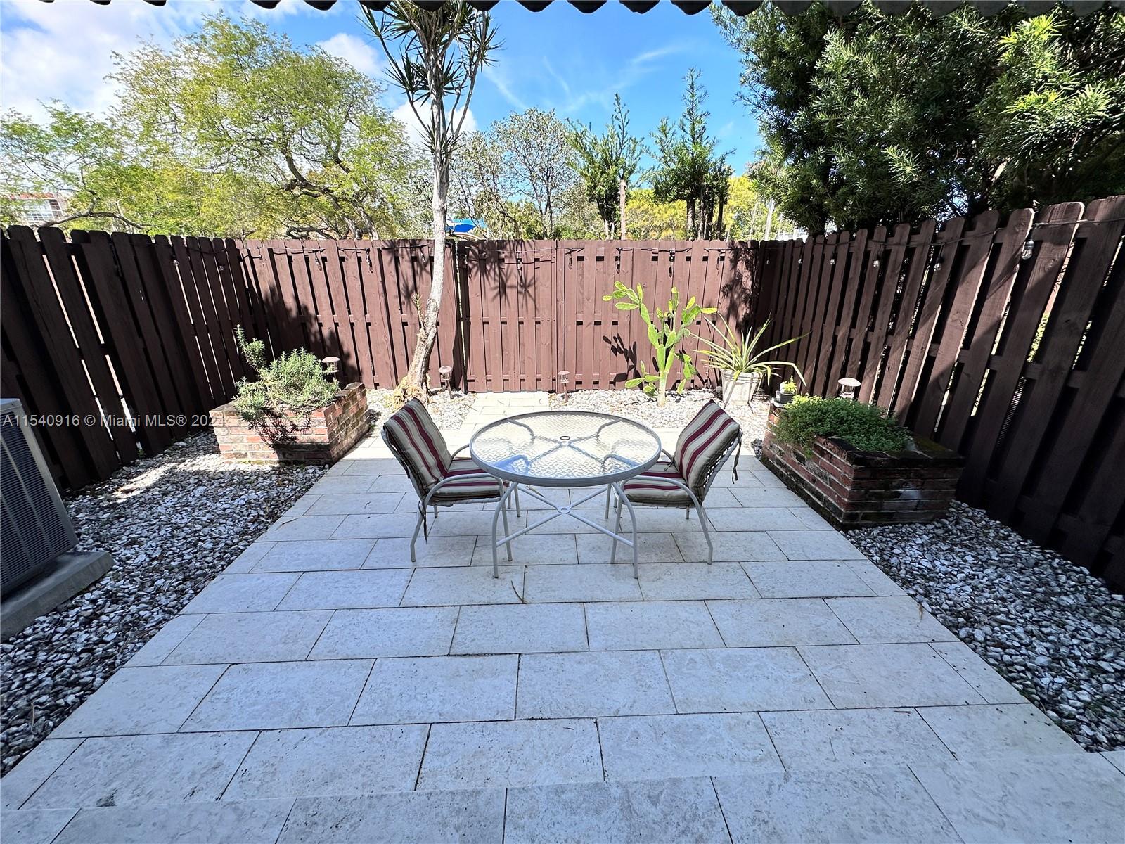 2217 NE 7th St 21, Hallandale Beach, Florida 33009, 3 Bedrooms Bedrooms, ,2 BathroomsBathrooms,Residential,For Sale,2217 NE 7th St 21,A11540916