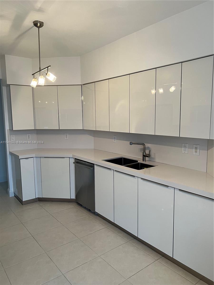 Aventura, Florida 33180, 2 Bedrooms Bedrooms, ,2 BathroomsBathrooms,Residential,For Sale,A11541593