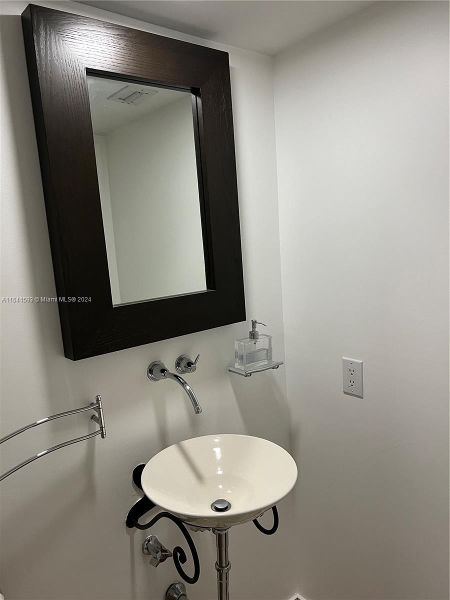 Aventura, Florida 33180, 2 Bedrooms Bedrooms, ,2 BathroomsBathrooms,Residential,For Sale,A11541593