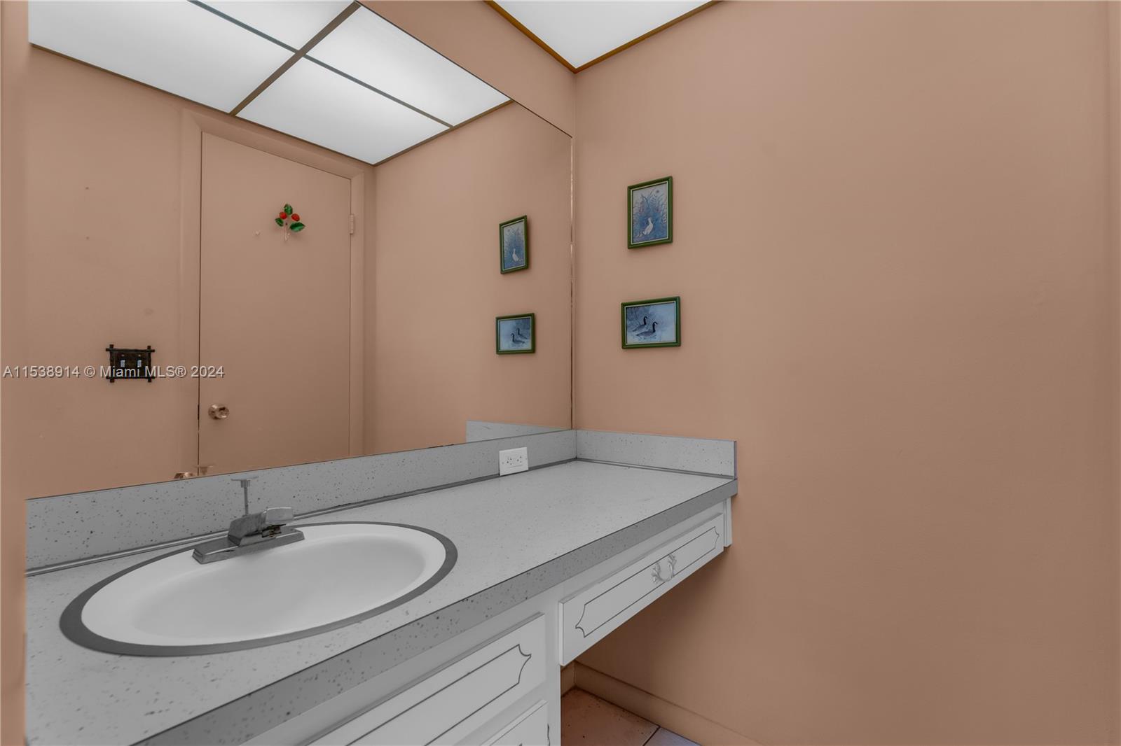 215 SE 3rd Ave 407B, Hallandale Beach, Florida 33009, 2 Bedrooms Bedrooms, ,2 BathroomsBathrooms,Residential,For Sale,215 SE 3rd Ave 407B,A11538914