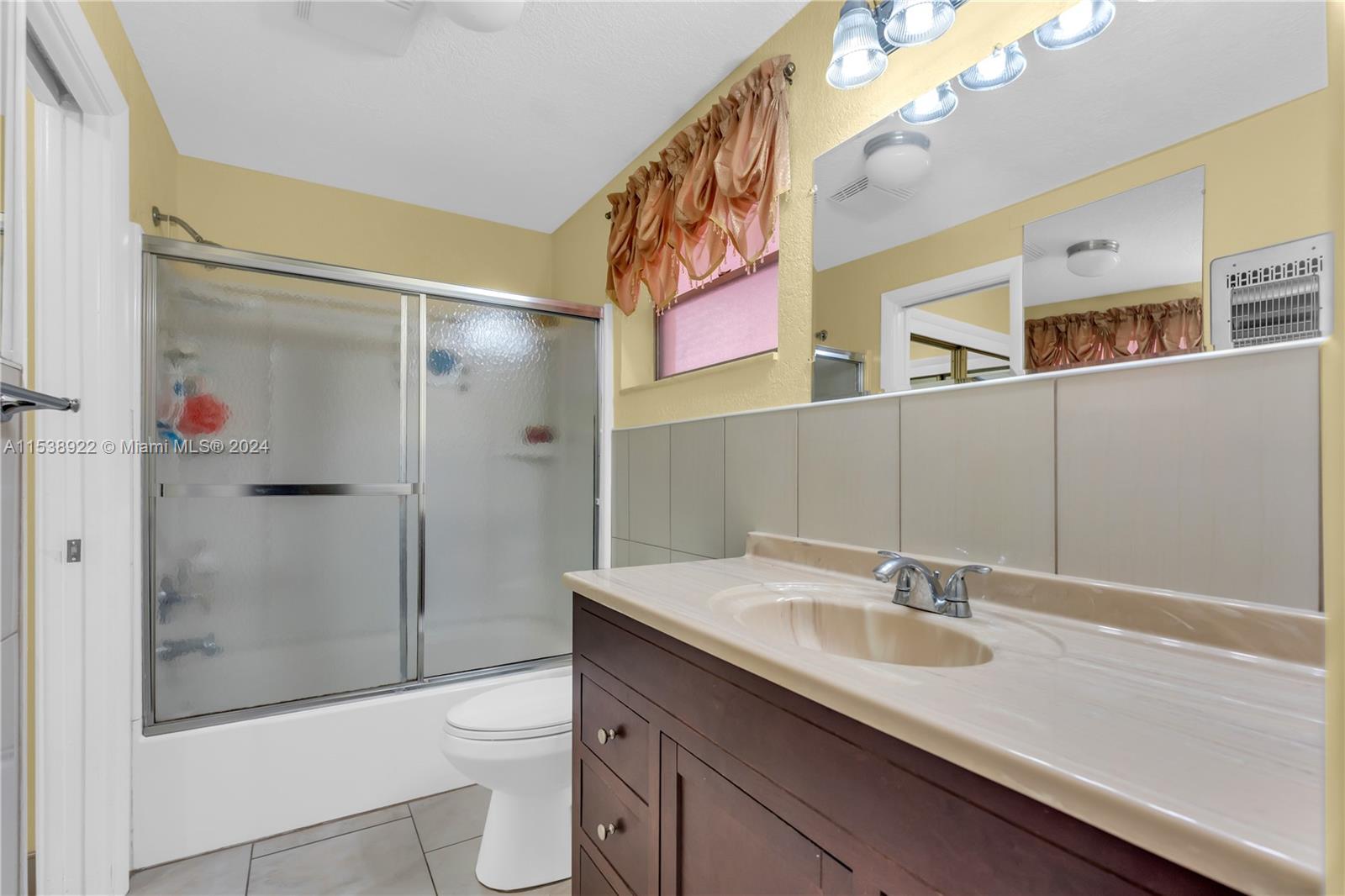 215 SE 3rd Ave 201C, Hallandale Beach, Florida 33009, 1 Bedroom Bedrooms, ,1 BathroomBathrooms,Residential,For Sale,215 SE 3rd Ave 201C,A11538922