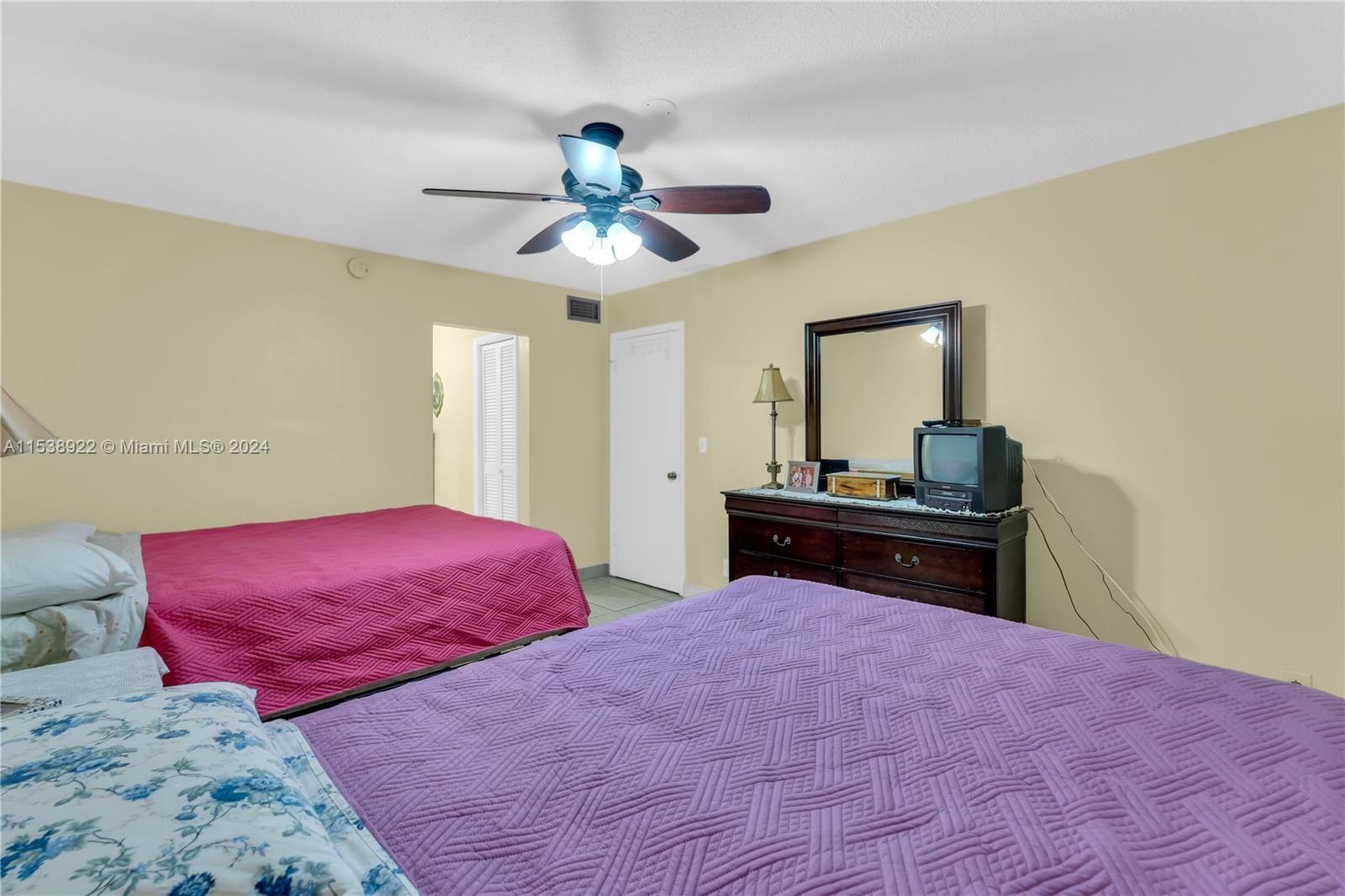215 SE 3rd Ave 201C, Hallandale Beach, Florida 33009, 1 Bedroom Bedrooms, ,1 BathroomBathrooms,Residential,For Sale,215 SE 3rd Ave 201C,A11538922