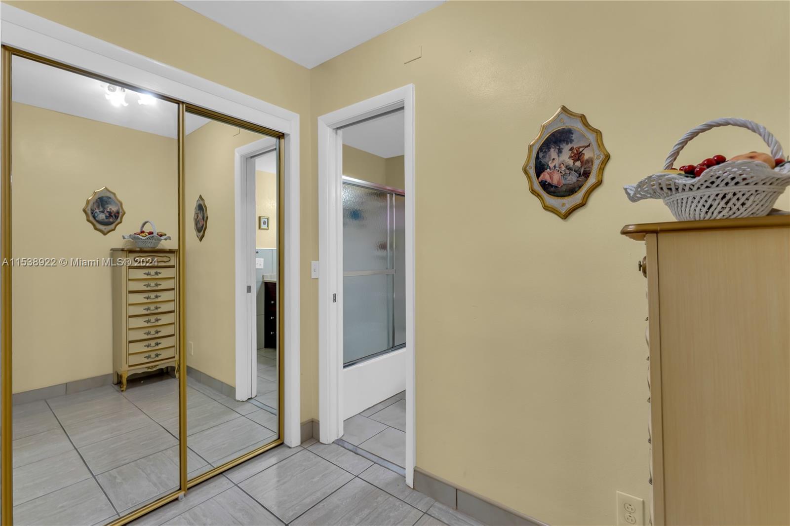 215 SE 3rd Ave 201C, Hallandale Beach, Florida 33009, 1 Bedroom Bedrooms, ,1 BathroomBathrooms,Residential,For Sale,215 SE 3rd Ave 201C,A11538922