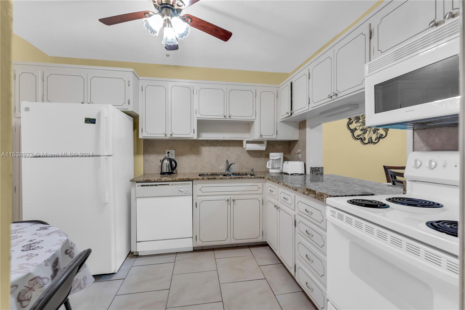 215 SE 3rd Ave 201C, Hallandale Beach, Florida 33009, 1 Bedroom Bedrooms, ,1 BathroomBathrooms,Residential,For Sale,215 SE 3rd Ave 201C,A11538922