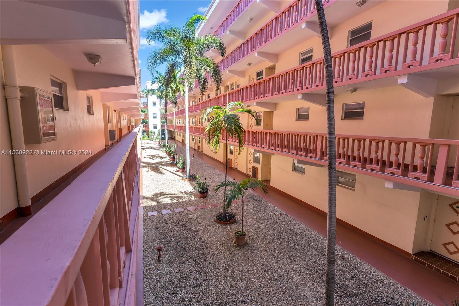 215 SE 3rd Ave 201C, Hallandale Beach, Florida 33009, 1 Bedroom Bedrooms, ,1 BathroomBathrooms,Residential,For Sale,215 SE 3rd Ave 201C,A11538922