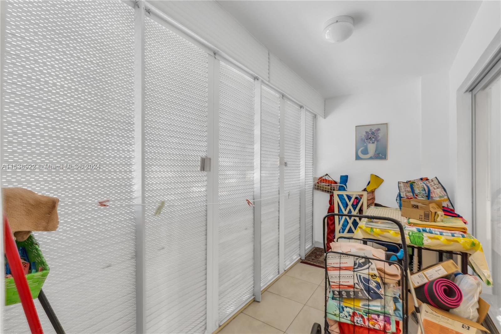 Florida room/enclosed balcony