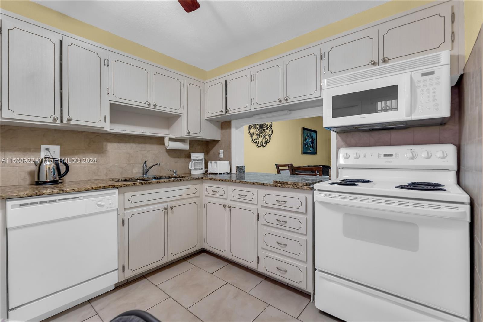 215 SE 3rd Ave 201C, Hallandale Beach, Florida 33009, 1 Bedroom Bedrooms, ,1 BathroomBathrooms,Residential,For Sale,215 SE 3rd Ave 201C,A11538922