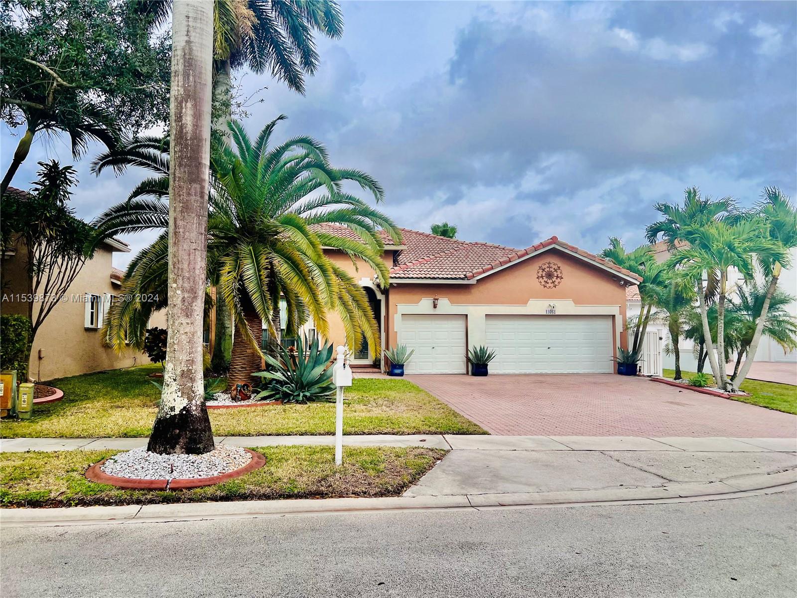 14361 SW 35th St  For Sale A11539873, FL