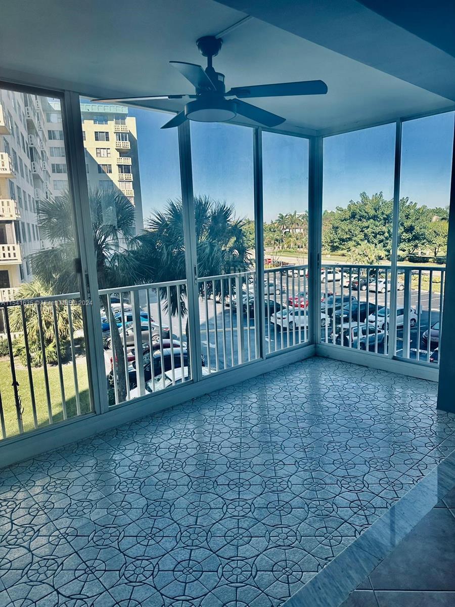 4200 Hillcrest Dr 300, Hollywood, Florida 33021, 2 Bedrooms Bedrooms, ,2 BathroomsBathrooms,Residentiallease,For Rent,4200 Hillcrest Dr 300,A11541635