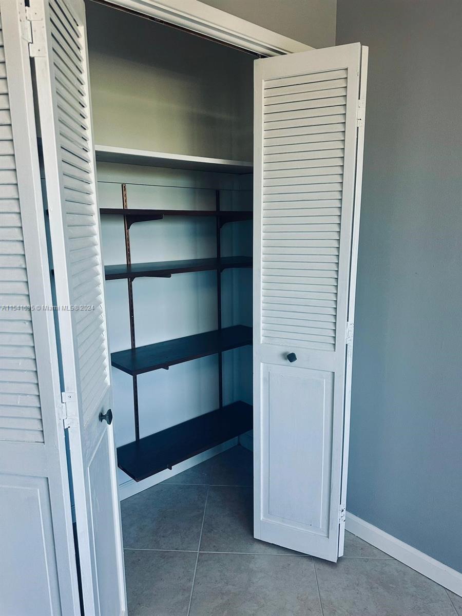 4200 Hillcrest Dr 300, Hollywood, Florida 33021, 2 Bedrooms Bedrooms, ,2 BathroomsBathrooms,Residentiallease,For Rent,4200 Hillcrest Dr 300,A11541635