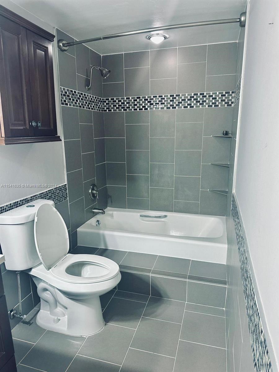 4200 Hillcrest Dr 300, Hollywood, Florida 33021, 2 Bedrooms Bedrooms, ,2 BathroomsBathrooms,Residentiallease,For Rent,4200 Hillcrest Dr 300,A11541635