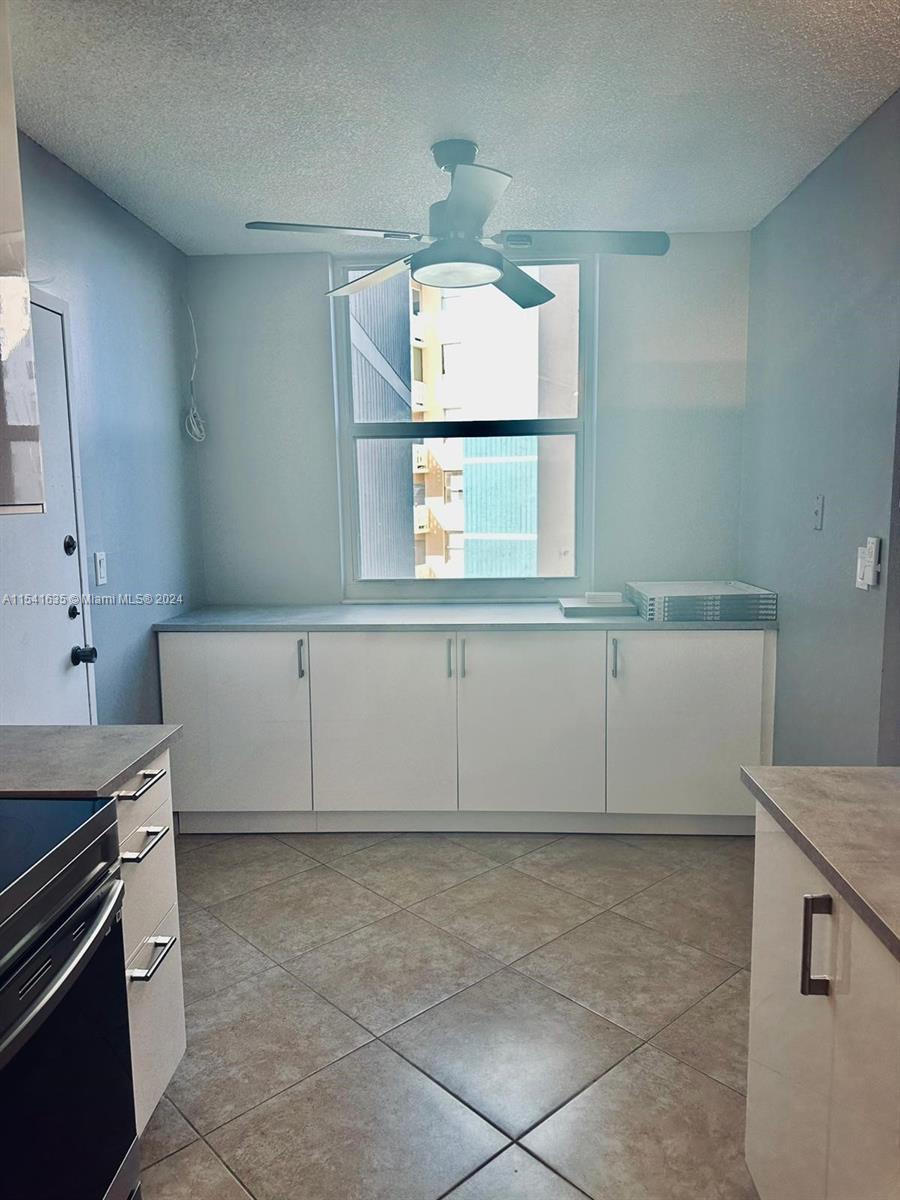 4200 Hillcrest Dr 300, Hollywood, Florida 33021, 2 Bedrooms Bedrooms, ,2 BathroomsBathrooms,Residentiallease,For Rent,4200 Hillcrest Dr 300,A11541635