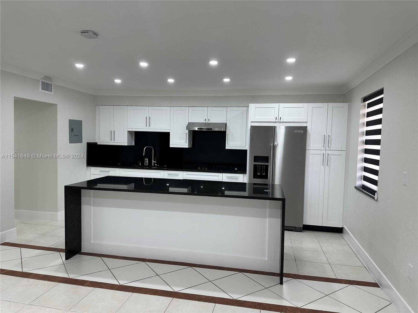 8401 NW 8th St 101, Miami, Florida 33126, 3 Bedrooms Bedrooms, ,2 BathroomsBathrooms,Residentiallease,For Rent,8401 NW 8th St 101,A11541649