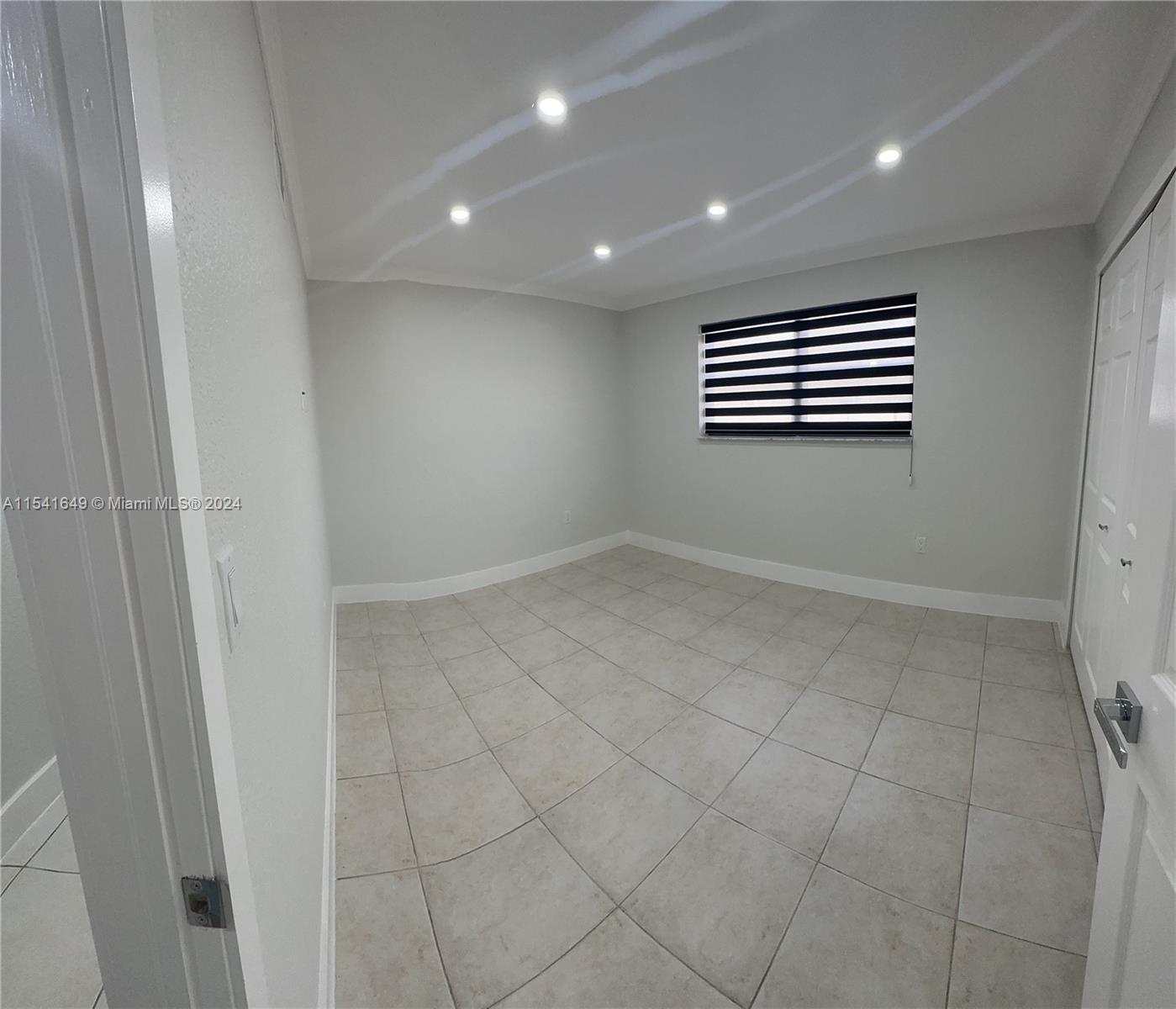 8401 NW 8th St 101, Miami, Florida 33126, 3 Bedrooms Bedrooms, ,2 BathroomsBathrooms,Residentiallease,For Rent,8401 NW 8th St 101,A11541649