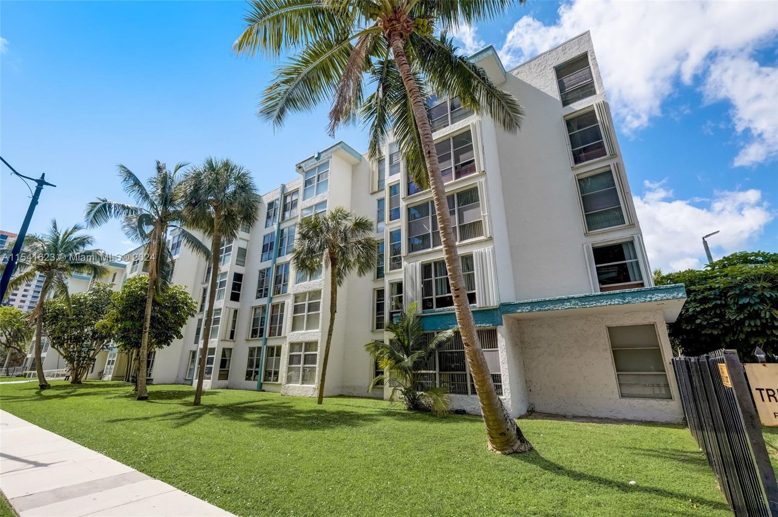 17620 Atlantic Blvd, Sunny Isles Beach, FL, 33160 United States, 1 Bedroom Bedrooms, ,1 BathroomBathrooms,Residential,For Sale,Atlantic Blvd,A11541623