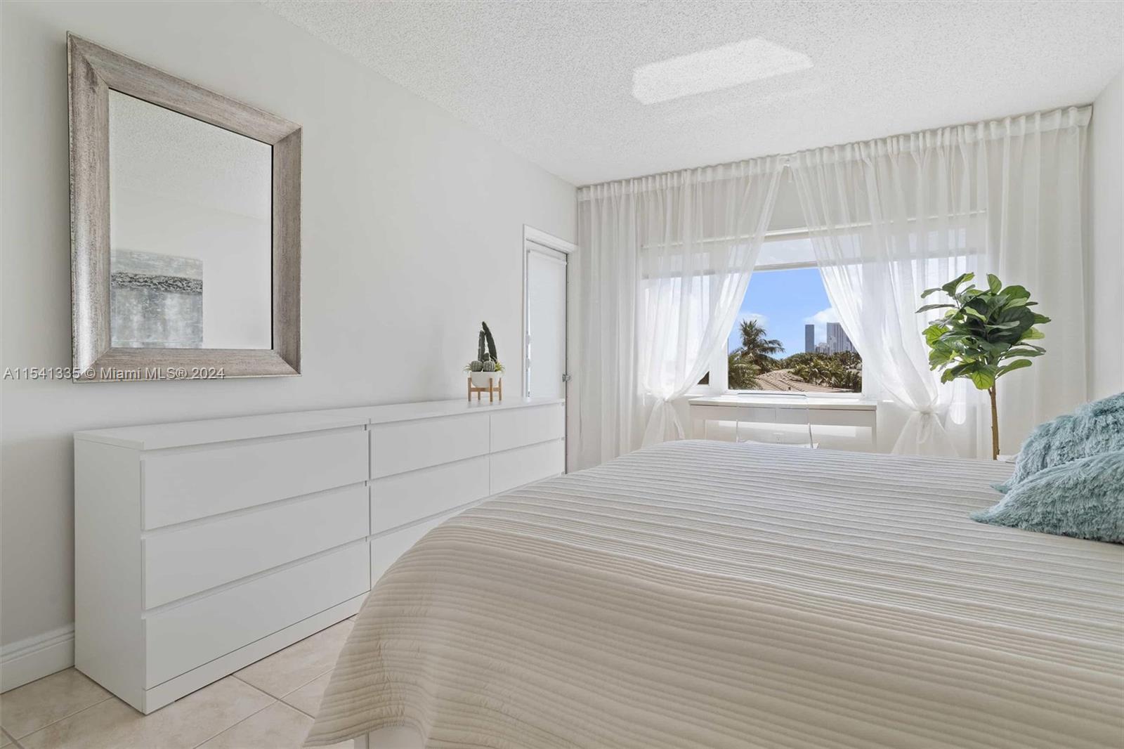 3209 S Ocean Dr 4M, Hallandale Beach, Florida 33009, 1 Bedroom Bedrooms, ,1 BathroomBathrooms,Residential,For Sale,3209 S Ocean Dr 4M,A11541335