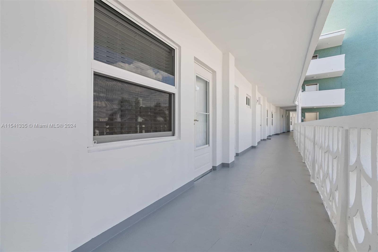 3209 S Ocean Dr 4M, Hallandale Beach, Florida 33009, 1 Bedroom Bedrooms, ,1 BathroomBathrooms,Residential,For Sale,3209 S Ocean Dr 4M,A11541335