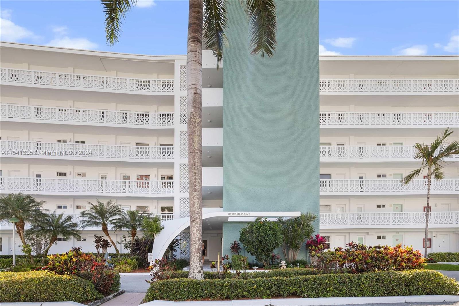 3209 S Ocean Dr 4M, Hallandale Beach, Florida 33009, 1 Bedroom Bedrooms, ,1 BathroomBathrooms,Residential,For Sale,3209 S Ocean Dr 4M,A11541335