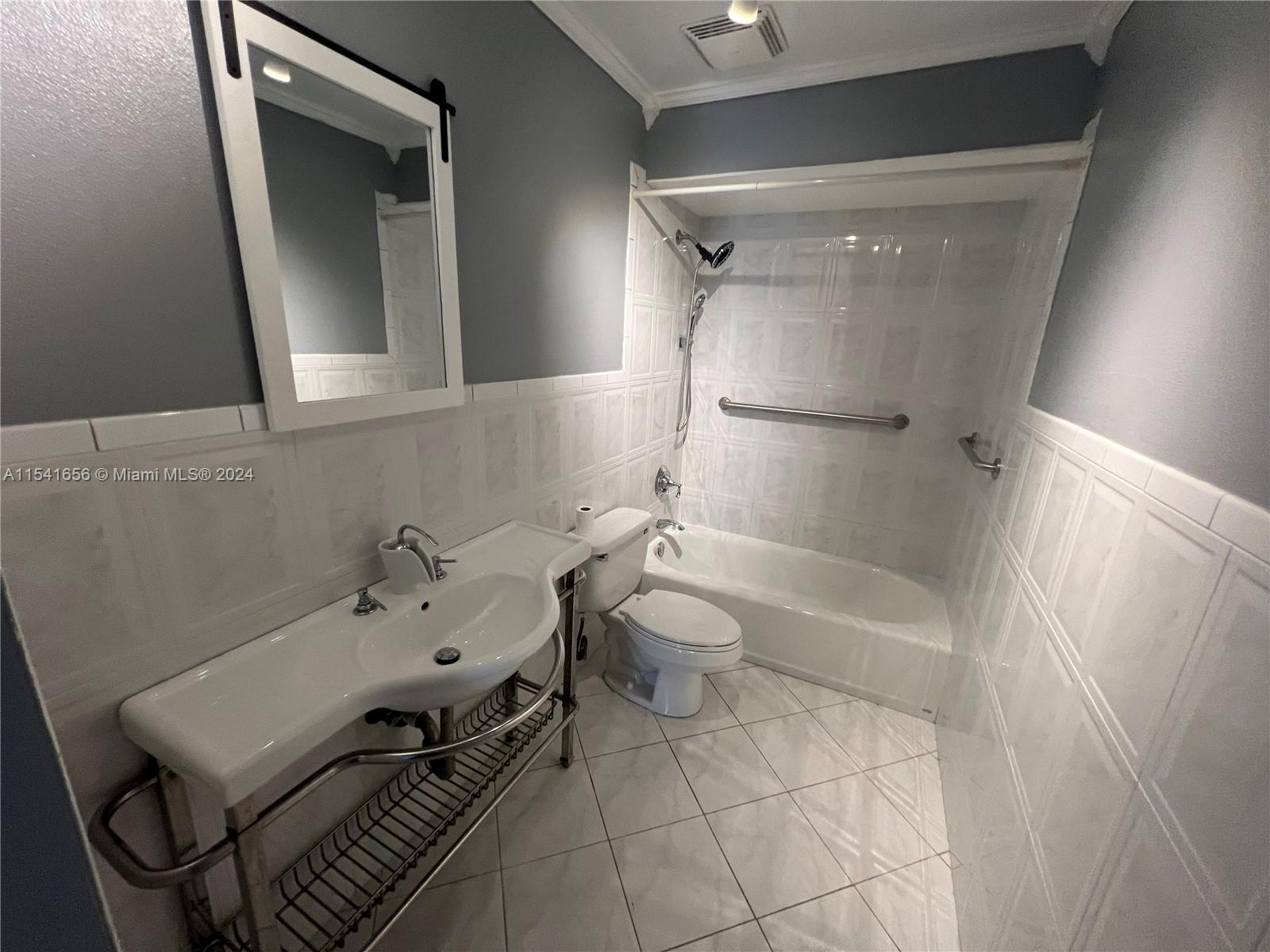 19851 NW 82nd Ct, Hialeah, Florida 33015, 3 Bedrooms Bedrooms, ,2 BathroomsBathrooms,Residentiallease,For Rent,19851 NW 82nd Ct,A11541656