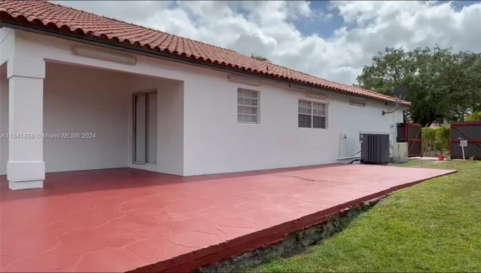 19851 NW 82nd Ct, Hialeah, Florida 33015, 3 Bedrooms Bedrooms, ,2 BathroomsBathrooms,Residentiallease,For Rent,19851 NW 82nd Ct,A11541656