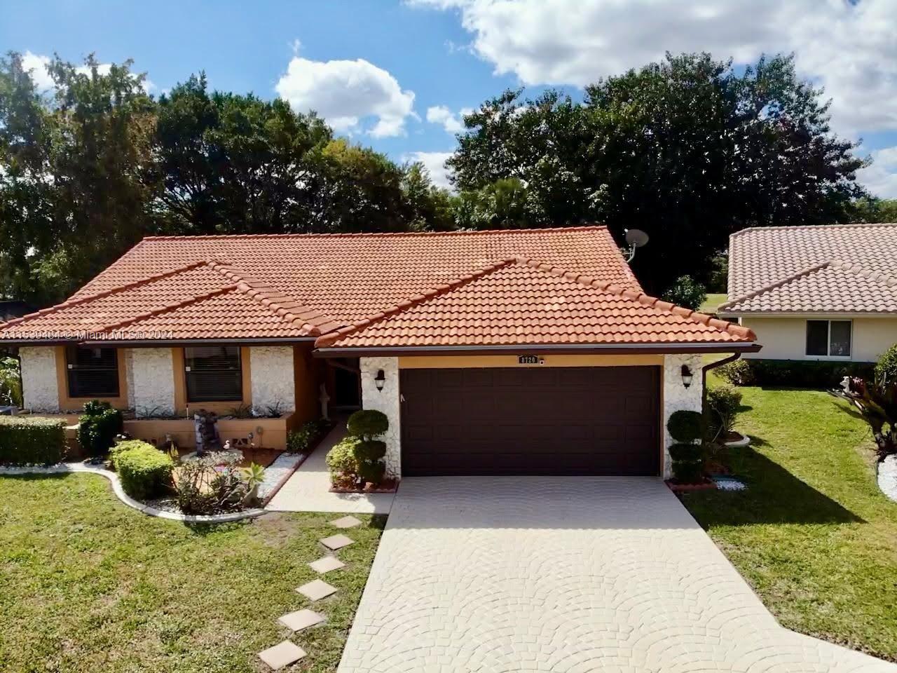 8720 NW 82nd St, Tamarac, FL 33321