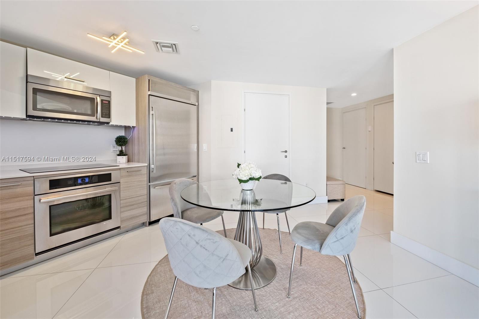 1300 Brickell Bay Dr 3607, Miami, Florida 33131, 2 Bedrooms Bedrooms, ,2 BathroomsBathrooms,Residentiallease,For Rent,1300 Brickell Bay Dr 3607,A11517594
