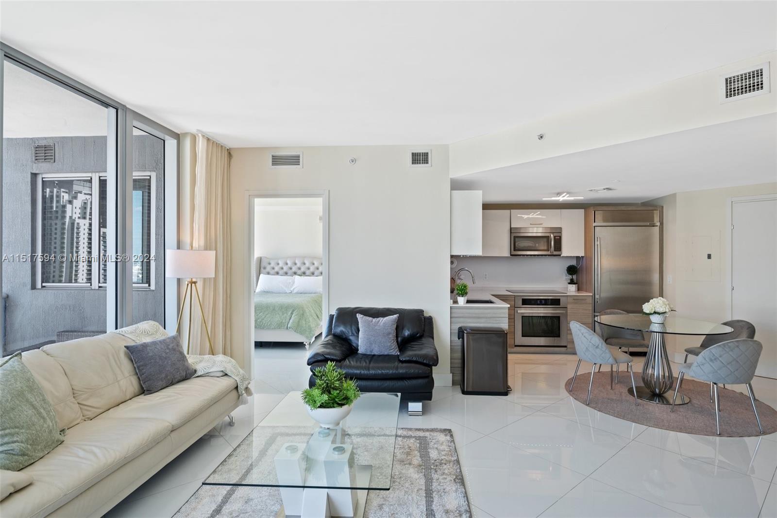 1300 Brickell Bay Dr 3607, Miami, Florida 33131, 2 Bedrooms Bedrooms, ,2 BathroomsBathrooms,Residentiallease,For Rent,1300 Brickell Bay Dr 3607,A11517594