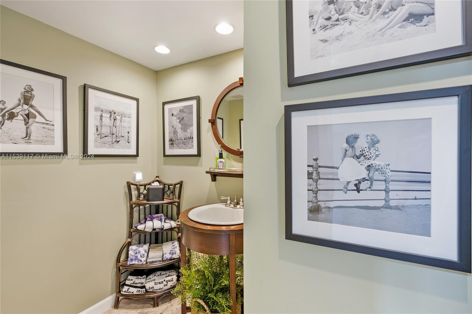 2200 Ocean Ln, Fort Lauderdale, FL, 33316 United States, 2 Bedrooms Bedrooms, ,1 BathroomBathrooms,Residential,For Sale,Ocean Ln,A11539117