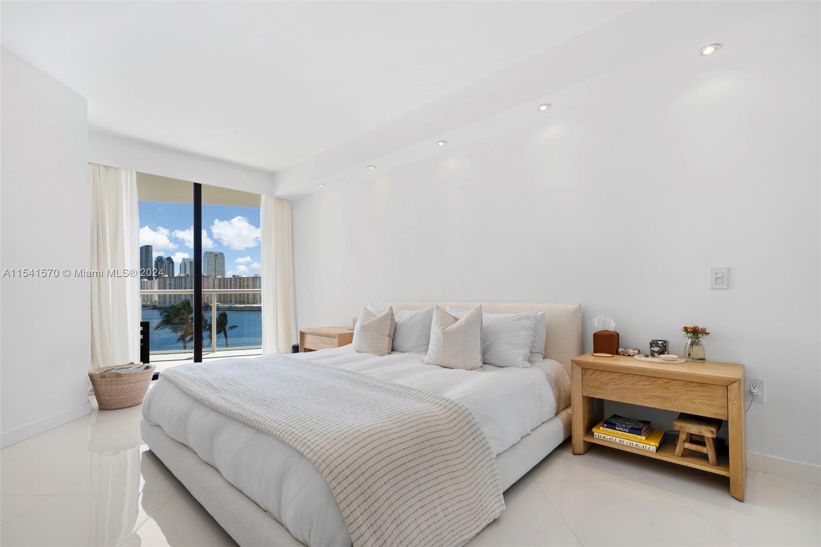 4000 Island Blvd, Aventura, FL, 33160 United States, 2 Bedrooms Bedrooms, ,2 BathroomsBathrooms,Residential,For Sale,Island Blvd,A11541570
