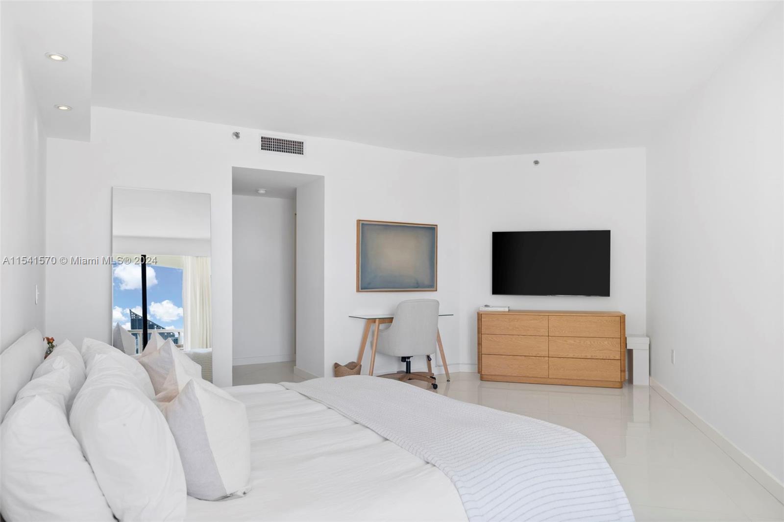 4000 Island Blvd, Aventura, FL, 33160 United States, 2 Bedrooms Bedrooms, ,2 BathroomsBathrooms,Residential,For Sale,Island Blvd,A11541570