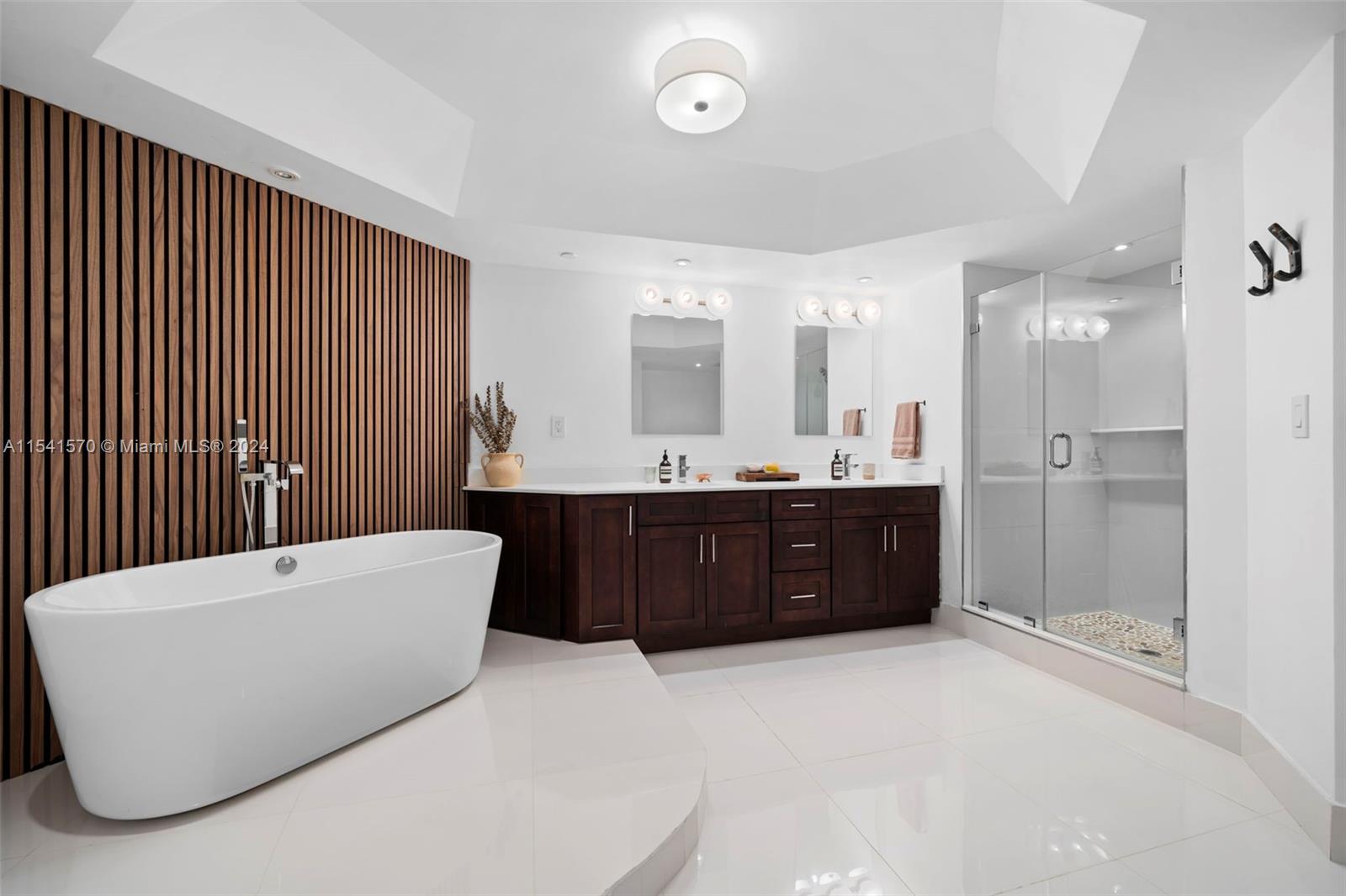 4000 Island Blvd, Aventura, FL, 33160 United States, 2 Bedrooms Bedrooms, ,2 BathroomsBathrooms,Residential,For Sale,Island Blvd,A11541570