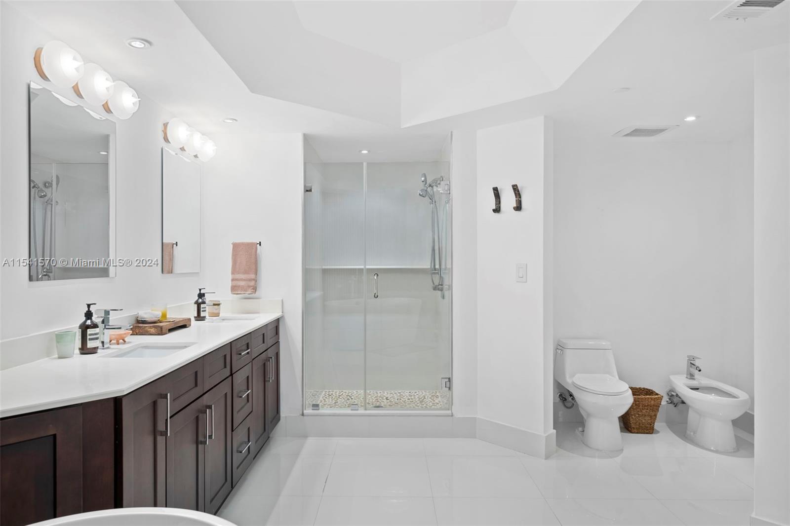 4000 Island Blvd, Aventura, FL, 33160 United States, 2 Bedrooms Bedrooms, ,2 BathroomsBathrooms,Residential,For Sale,Island Blvd,A11541570