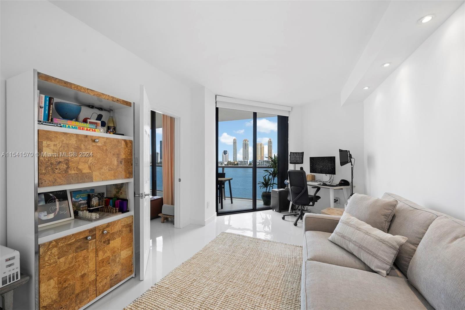 4000 Island Blvd, Aventura, FL, 33160 United States, 2 Bedrooms Bedrooms, ,2 BathroomsBathrooms,Residential,For Sale,Island Blvd,A11541570