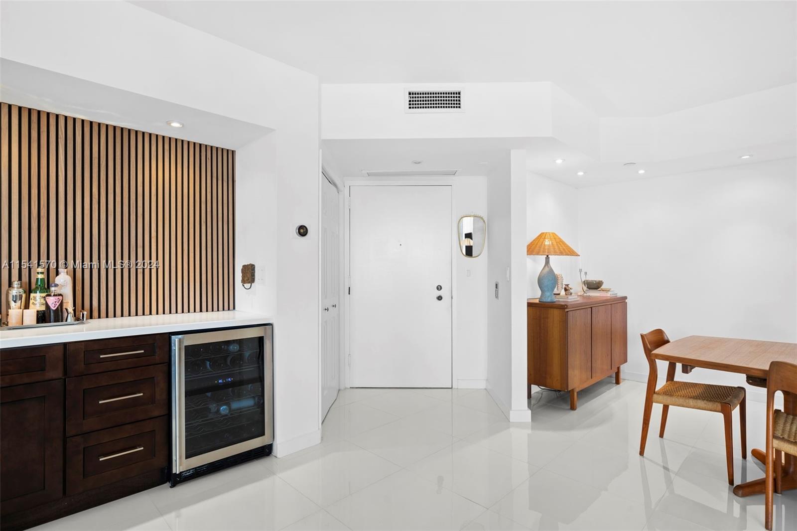 4000 Island Blvd, Aventura, FL, 33160 United States, 2 Bedrooms Bedrooms, ,2 BathroomsBathrooms,Residential,For Sale,Island Blvd,A11541570