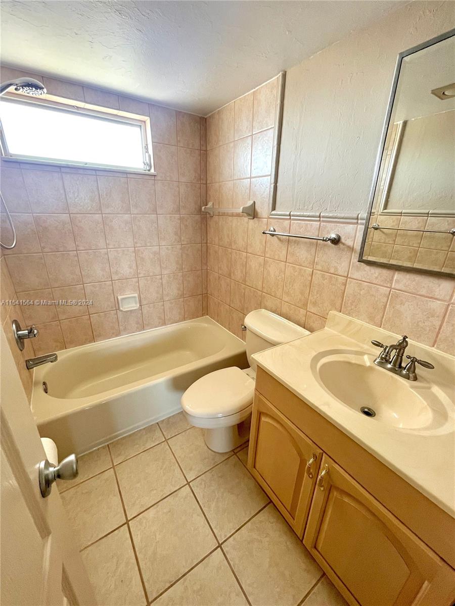 7850 Byron Ave 704, Miami Beach, Florida 33141, 1 Bedroom Bedrooms, ,1 BathroomBathrooms,Residentiallease,For Rent,7850 Byron Ave 704,A11541564