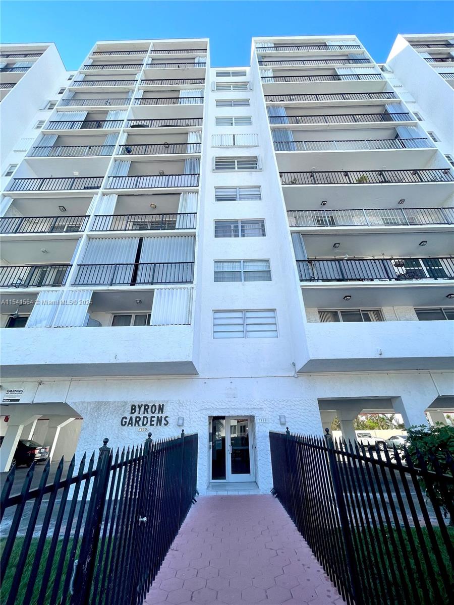 7850 Byron Ave 704, Miami Beach, Florida 33141, 1 Bedroom Bedrooms, ,1 BathroomBathrooms,Residentiallease,For Rent,7850 Byron Ave 704,A11541564