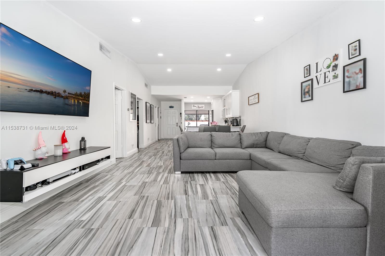 6388 E Pinehurst Cir E C30, Tamarac, Florida 33321, 2 Bedrooms Bedrooms, ,2 BathroomsBathrooms,Residential,For Sale,6388 E Pinehurst Cir E C30,A11538731