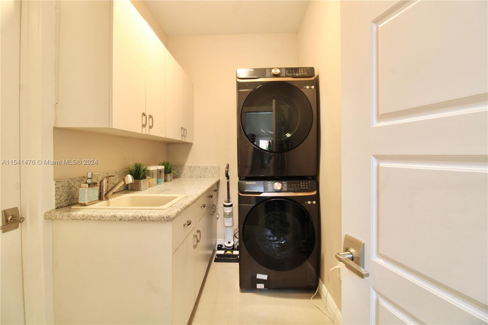 4291 SW 154th Pl, Miami, Florida 33185, 5 Bedrooms Bedrooms, ,4 BathroomsBathrooms,Residential,For Sale,4291 SW 154th Pl,A11541476