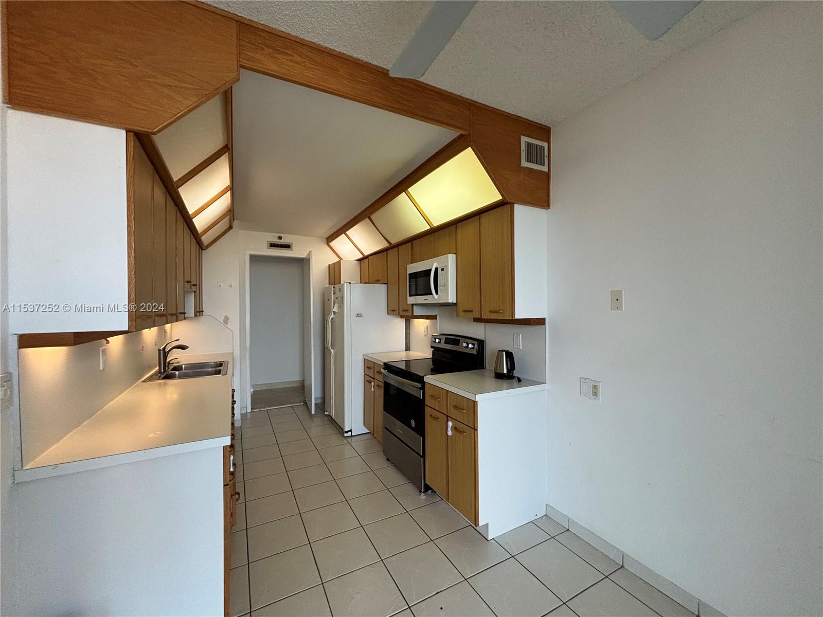 19500 Turnberry Way 5C, Aventura, Florida 33180, 2 Bedrooms Bedrooms, ,2 BathroomsBathrooms,Residentiallease,For Rent,19500 Turnberry Way 5C,A11537252